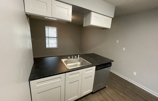 1 bed, 1 bath, $525