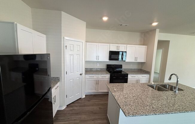 $500 Off 1ST Full Months Rent!! Brand New Construction!!