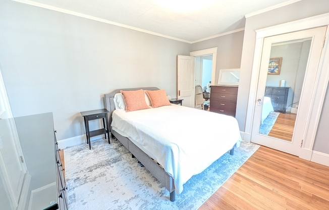 3 beds, 1 bath, 1,700 sqft, $3,200, Unit 2