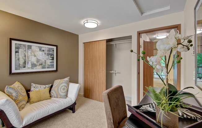Island Park bedroom Apartments in Kent, WA