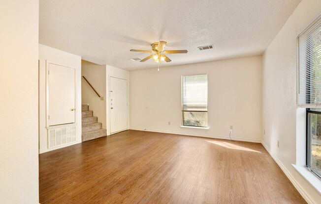 Charming 2-Story Townhouse Apartment in Lockhart