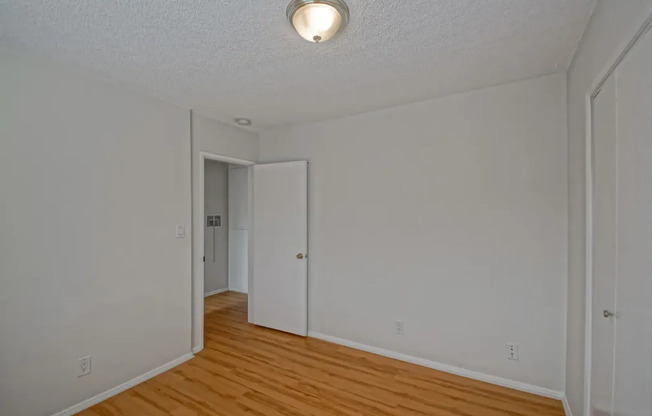 2 beds, 1 bath, $2,600, Unit B