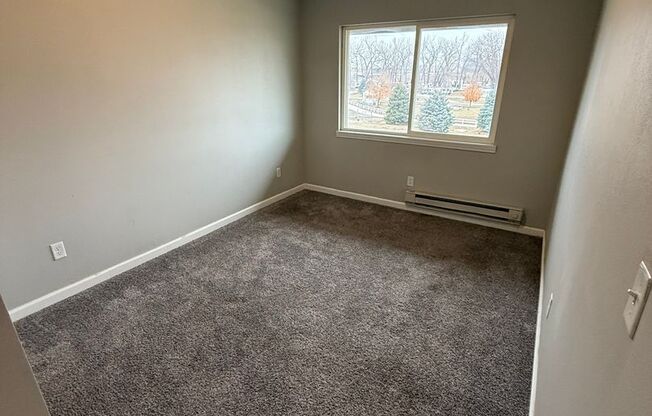 2 beds, 1 bath, $950, Unit Apt 23