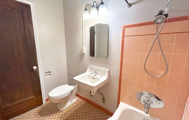 1 bed, 1 bath, 695 sqft, $1,525, Unit Windsor - 17