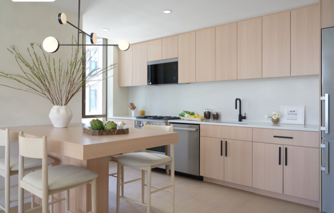 2 beds, 2 baths, $8,100, Unit 412