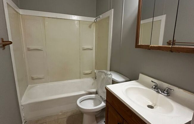 2 beds, 1 bath, $825