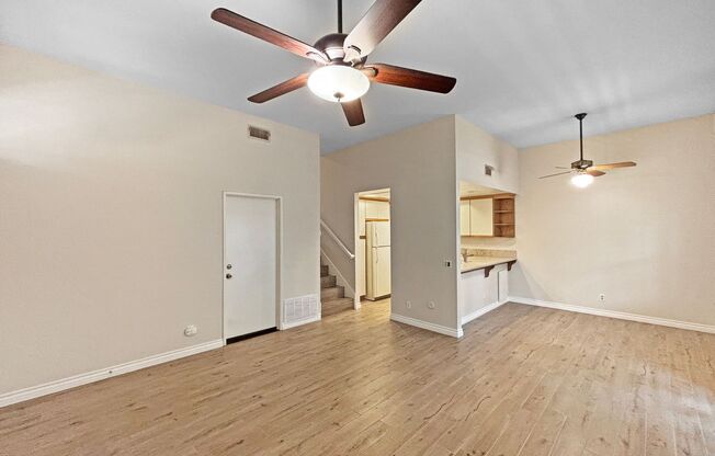 Charming 2BD/2BA Townhouse in Clairemont Mesa with W/D, A/C, & Swimming Pool!