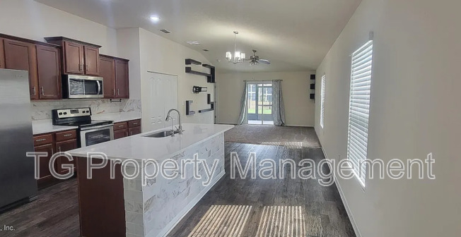 8238 MDW WALK LN