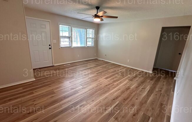 $1300 - 3 bed 1 bath Beautiful single family home located in West Wichita Sunflower neighborhood