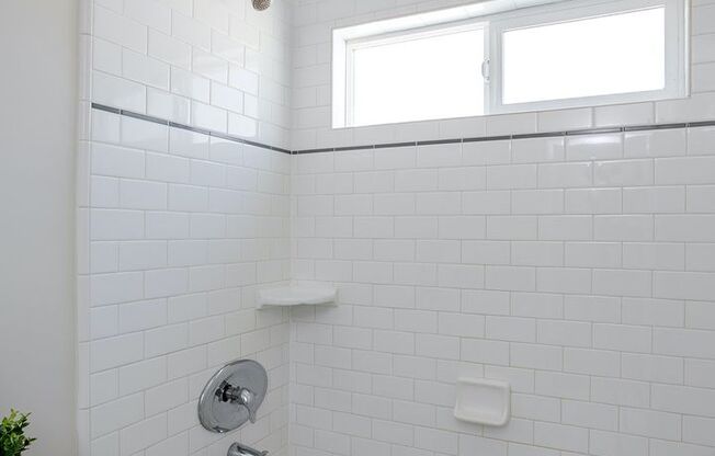 2 beds, 1 bath, 961 sqft, $2,100, Unit 13