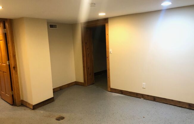 2 beds, 1 bath, $1,250