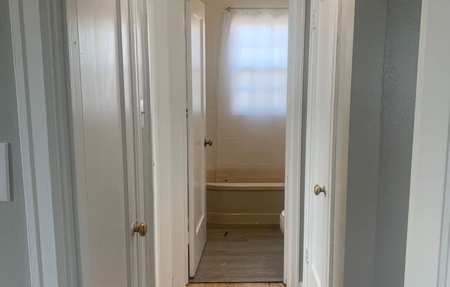 2 BEDROOM, 1 BATHROOM APARTMENT NEAR ALTA VISTA ELEMENTARY