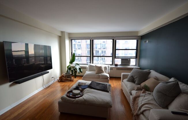 1 bed, 1 bath, 700 sqft, $1,875, Unit 418-1301