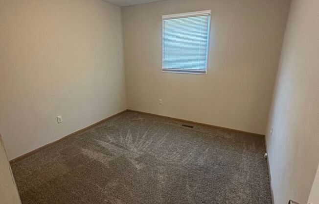 2 beds, 1 bath, $650