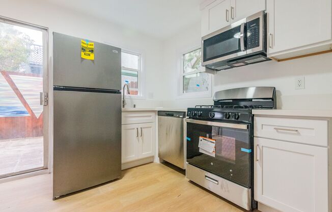 2 beds, 1 bath, $3,695, Unit 1404 Ocean Park Blvd