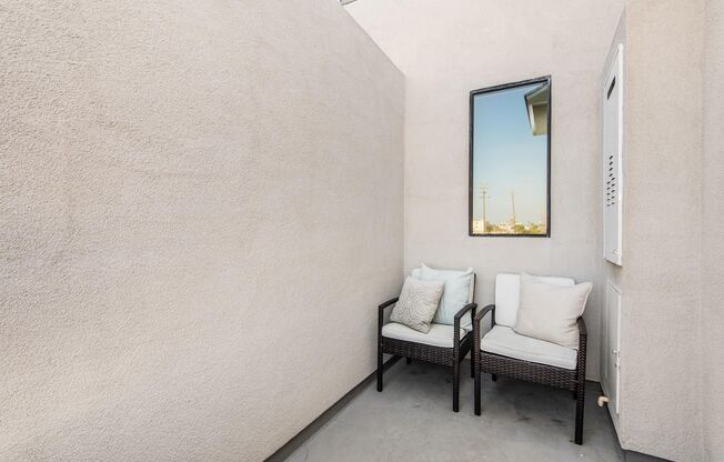 Townhomes and Studios in Culver City w/ Parking & Private Rooftop Deck!