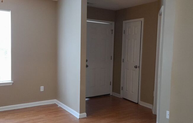 3 beds, 2.5 baths, 1,320 sqft, $1,400, Unit 1491 Shelby Circle