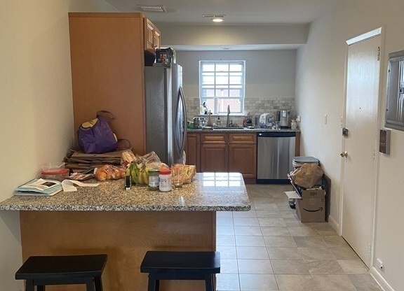 214 Lake Shore Rd Apt 3