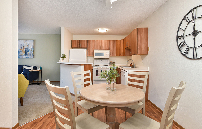Westwind Apartments - Dining Room & Kitchen