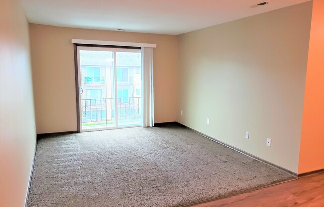 2 beds, 1 bath, 820 sqft, $970, Unit 4400 Wyndsor Terrace Building 5 #31