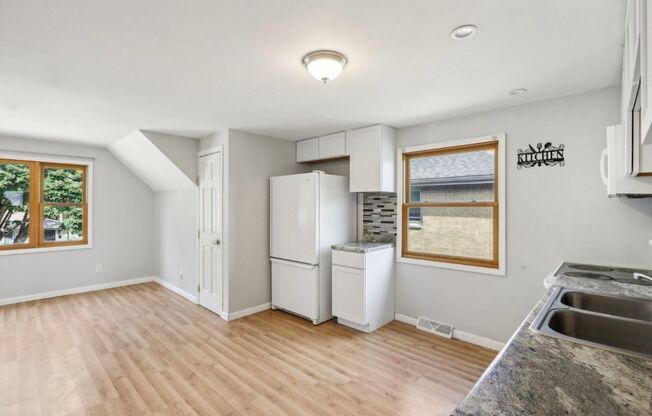 3 beds, 1 bath, $1,500, Unit 6223