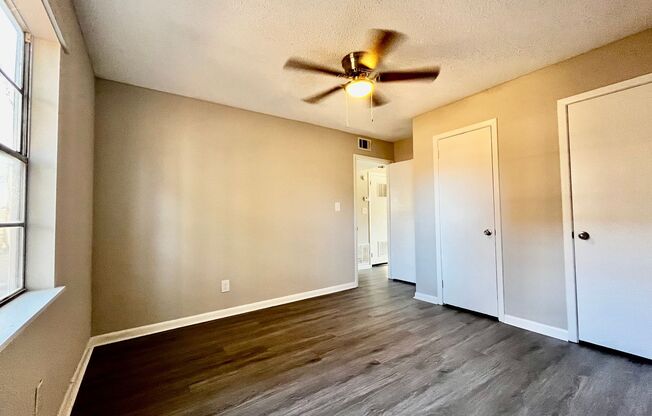 2 beds, 1 bath, 720 sqft, $725, Unit Unit 2