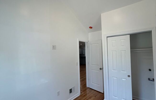 2 beds, 1 bath, $2,450, Unit Back