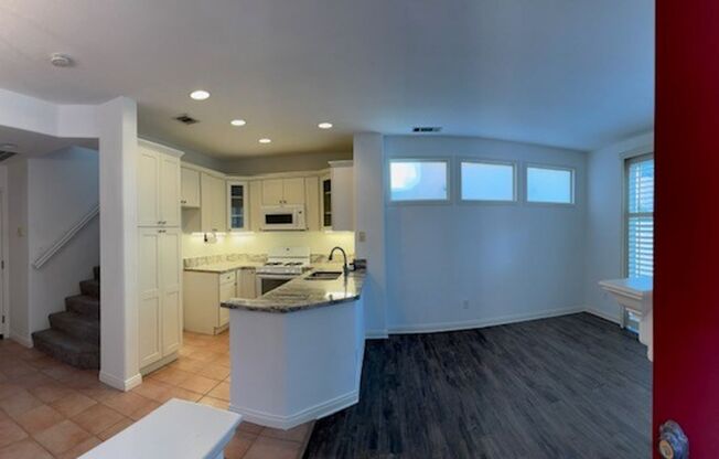 Vista Plaza: 3 Bedroom 2.5 Bathroom Townhome,