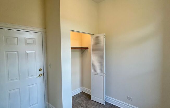 2053 N. Sheffield