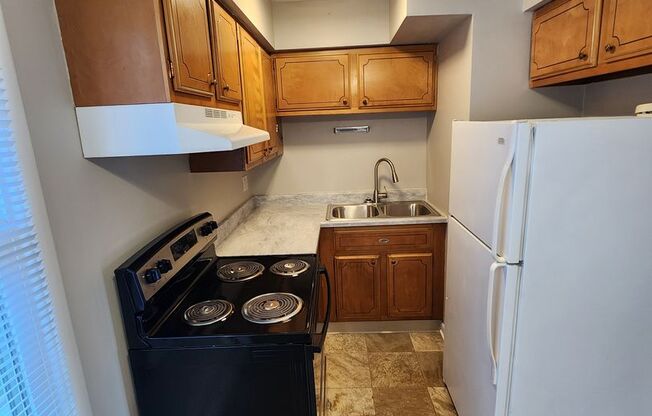 1 bed, 1 bath, $750, Unit Apt 8