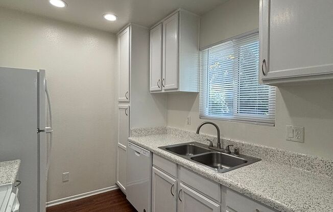 1 bed, 1 bath, 780 sqft, $2,375, Unit 16