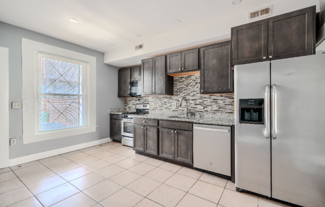 709 N LINWOOD