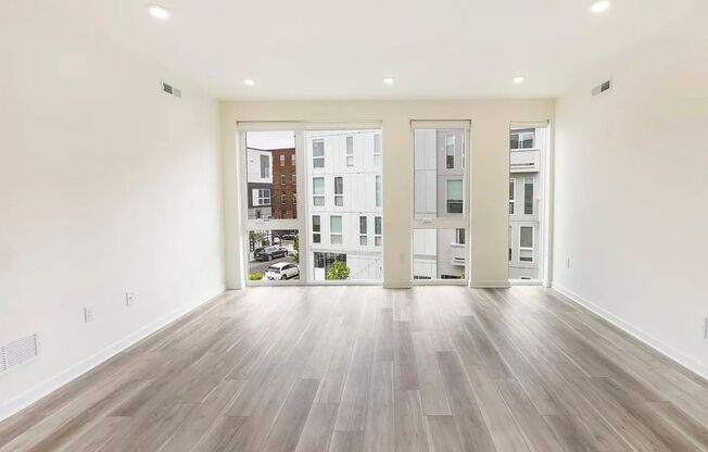 2 beds, 2 baths, 900 sqft, $1,795, Unit Unit 422 B
