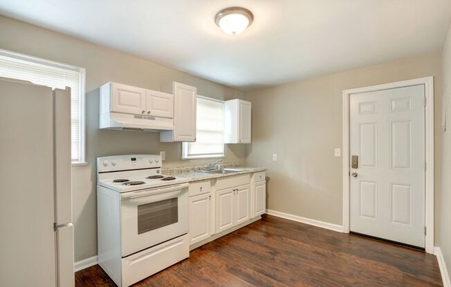 1 bed, 1 bath, $1,300, Unit B
