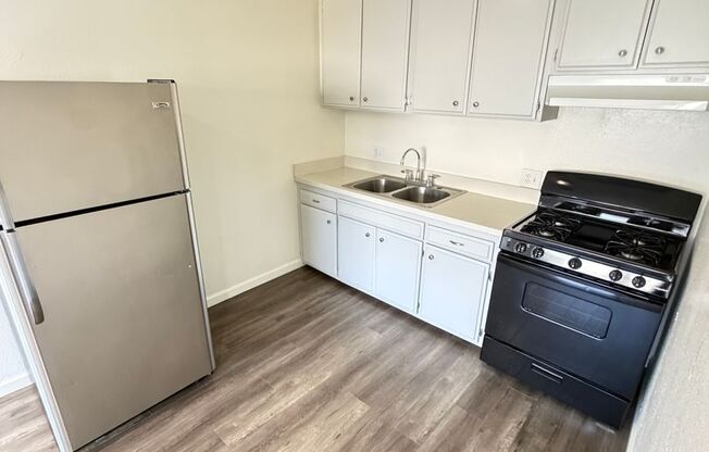 2 Bedroom/1.5 Bath in great location!