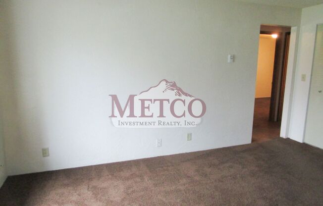 2 beds, 1 bath, 924 sqft, $1,495, Unit 740