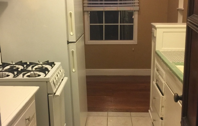 Studio, 1 bath, 550 sqft, $1,450