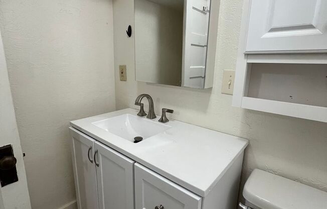 1 bed, 1 bath, $750, Unit 447.5 E Lawton St