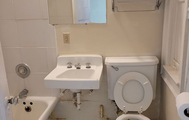 Studio, 1 bath, $825, Unit 212