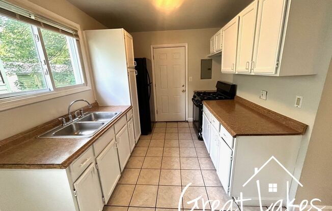 Beautiful 2 bedroom / 1 bathroom house available for rent!