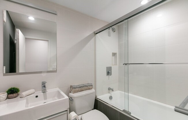 2 beds, 1 bath, 890 sqft, $3,600, Unit 6C