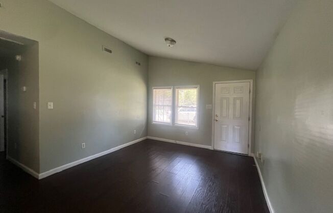 3 beds, 1 bath, $1,000