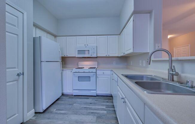 2 beds, 2 baths, $1,700, Unit # 1206