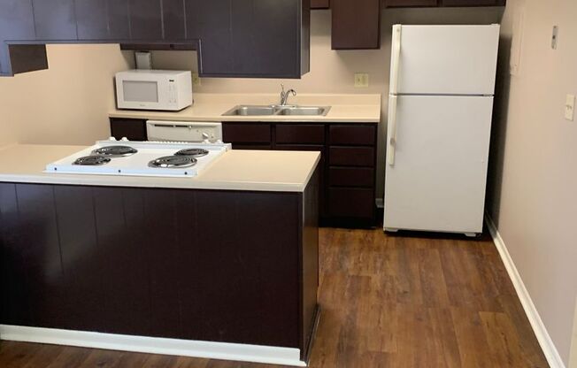 2 beds, 2 baths, 1,324 sqft, $1,289, Unit 042