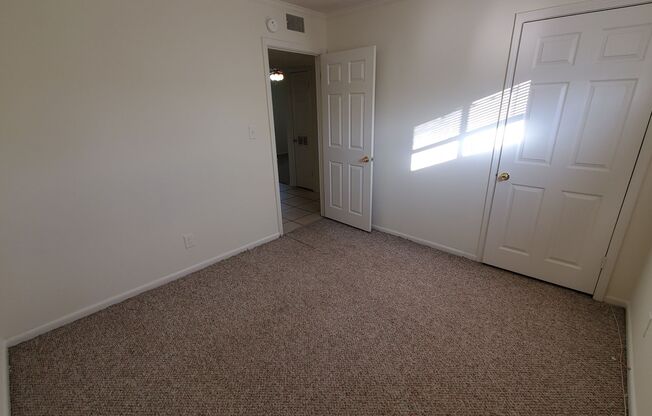 2 beds, 1 bath, 695 sqft, $695, Unit 24