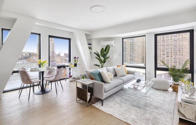 3 beds, 2 baths, $6,200, Unit 9E