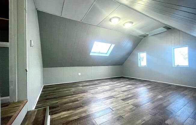 2 beds, 1 bath, 1,000 sqft, $1,000, Unit Unit # 3