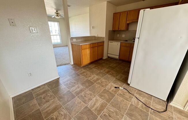 2 beds, 1.5 baths, 975 sqft, $775, Unit # C