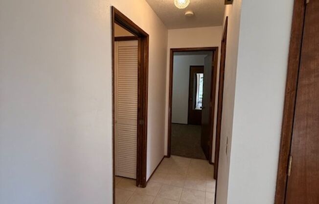 2 beds, 1 bath, $1,595