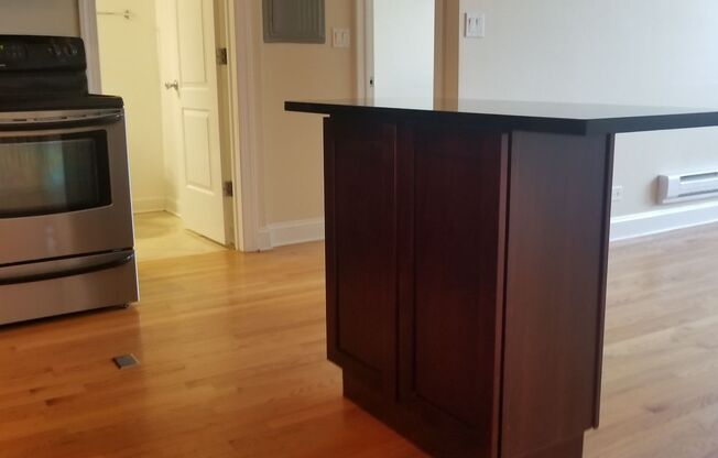 1 bed, 1 bath, 700 sqft, $1,750, Unit 418-0106